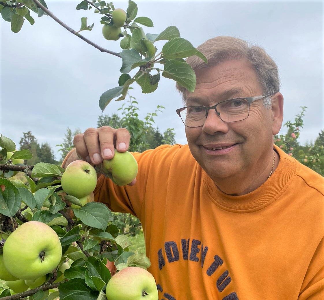 1a.. Leif_Blomqvist_med_frukter